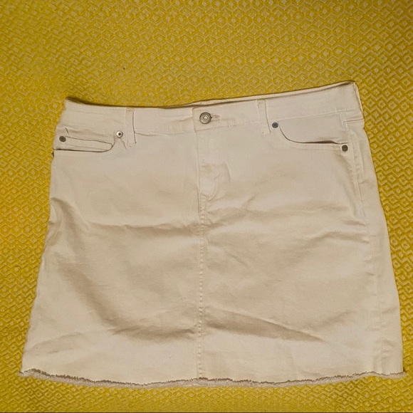 Vineyard Vines Dresses & Skirts - White Denim Vineyard Vines Skirt